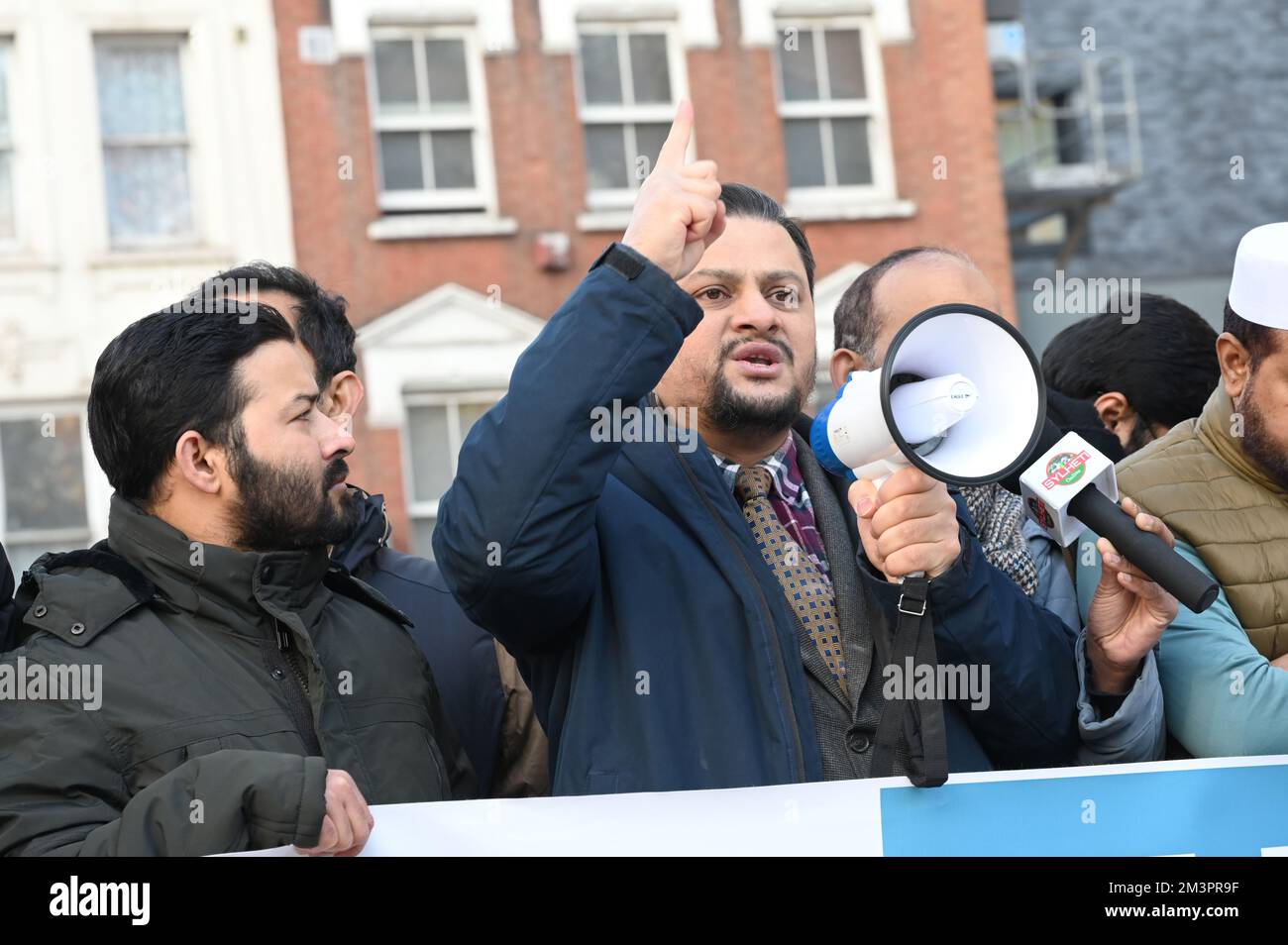 London, Großbritannien. 16.. Dezember 2022 Demokratie ist der Fluch der Farbigen, die Menschen schreien, dass Demokratie ein weiteres nationales Chaos im Land sei. Warum protestiert Bangladesch in Übersee gegen die Verhaftung des Oppositionsführers und der Ameer von Bangladesch Jamaat-e Islami Dr. Shafiqur Rahman durch das faschistische Awami-Regime? Leider wird heute im Dezember 16. auch "die Bangladesch-Awami-Liga - der 51.. Jahrestag des Sieges" stattfinden, anstatt zu feiern, dass sie für die so genannte Demokratie für einen Regimewechsel protestieren? Seltsamerweise scheint es auch das Interesse des Westens an der Demokratie zu sein Stockfoto