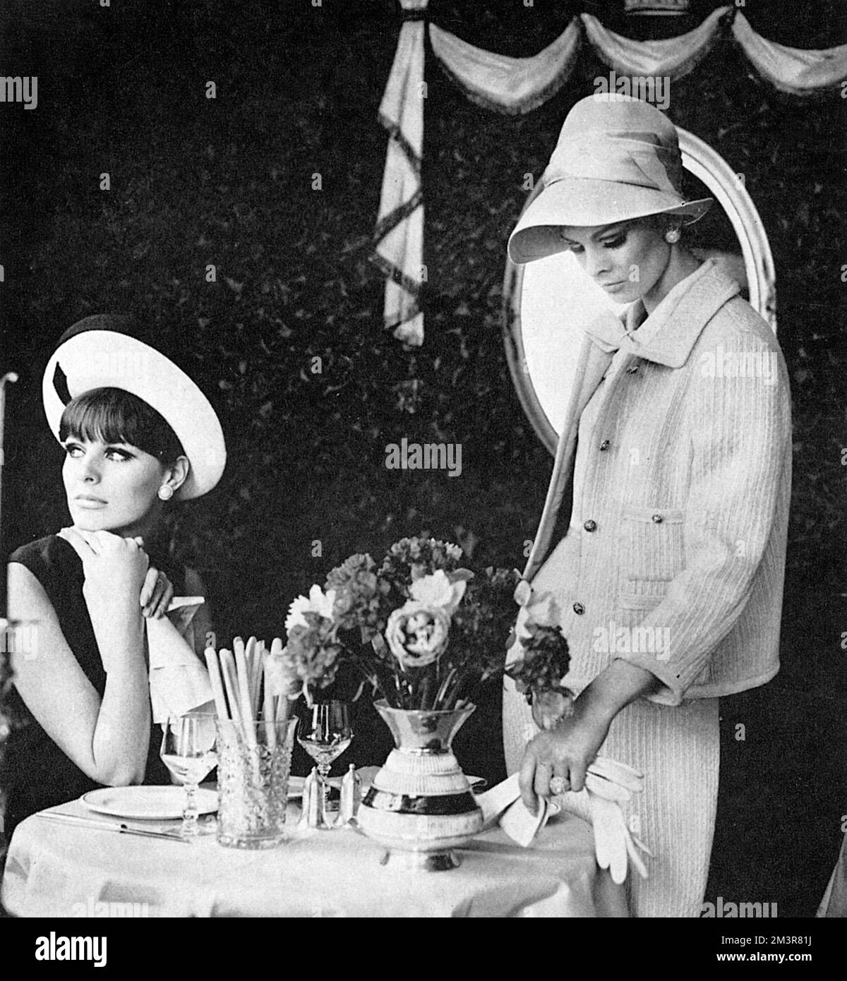 Damenmode zum Mittagessen in Caprice, 1965 Stockfoto