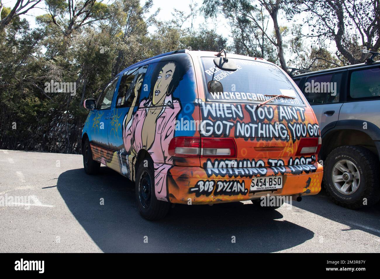 Mitsubishi Camper Van wurde zu einem Bob Dylan Hippy Van nachgebildet Stockfoto
