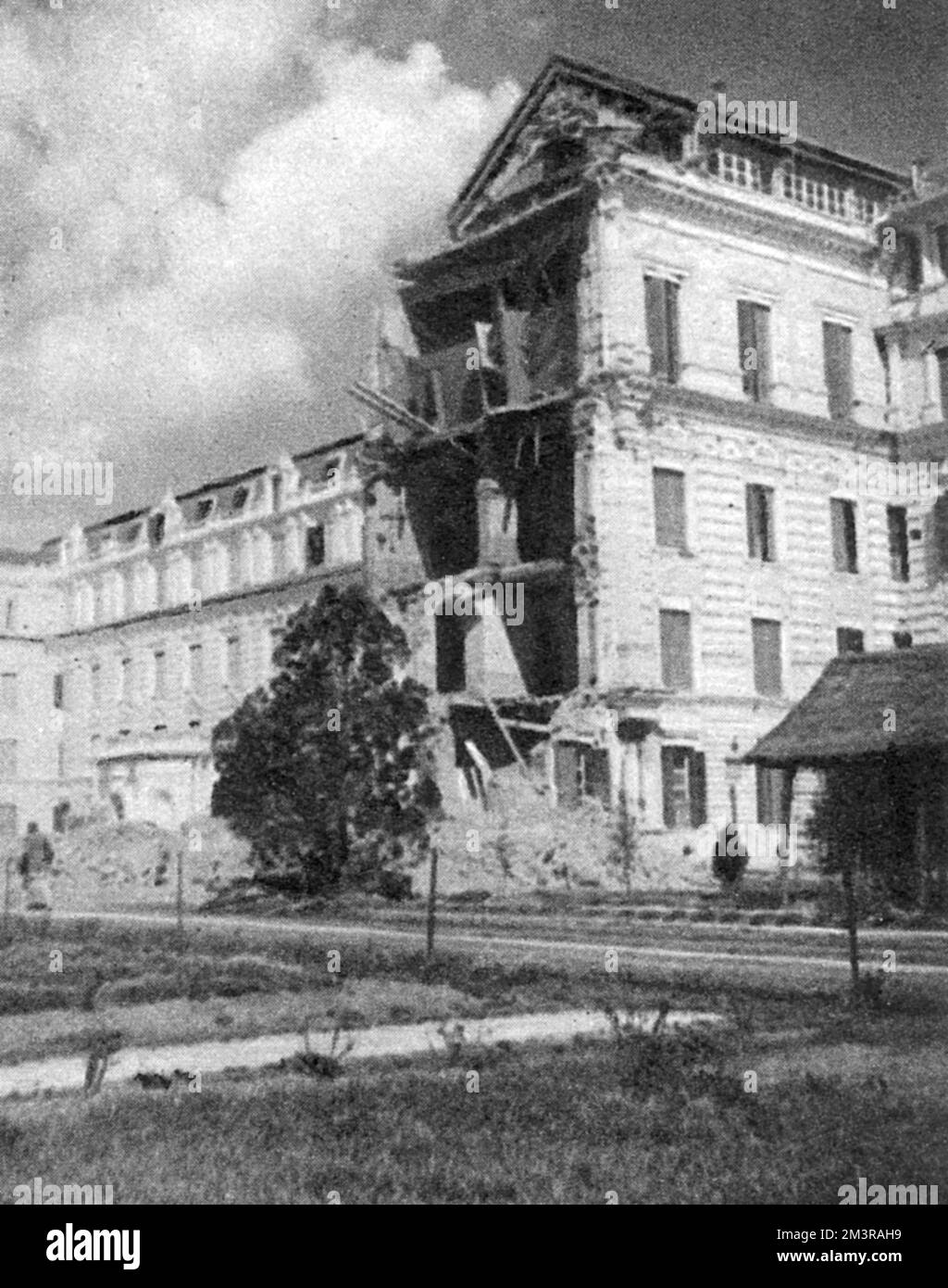 Das Singha Durbar, oder Regierungsgebäude, das als "glücklicherweise in dem Maße, wie einige Teile davon stehen bleiben" beschrieben wurde: Stark gebaut und nicht irreparabel beschädigt. Datum: Januar 1934 Stockfoto