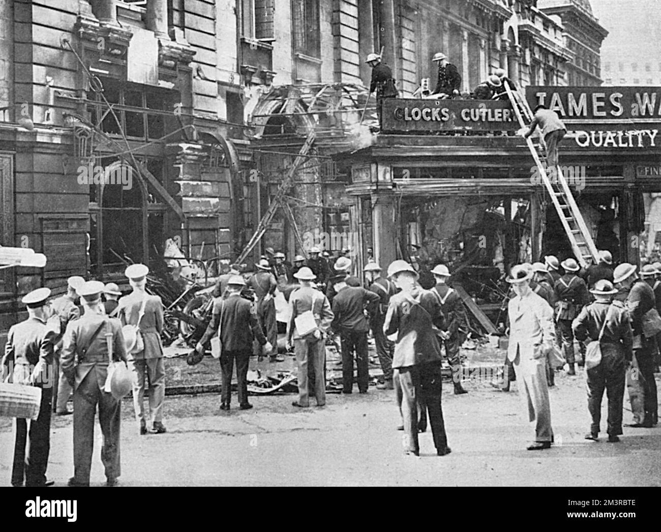 Wrackteile, verursacht durch Dornier Bomber in Victoria Station Stockfoto