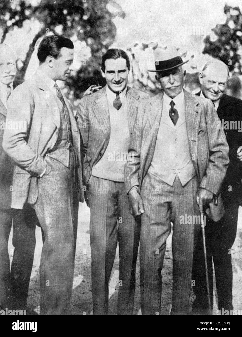 Der Herzog von Connaught fotografierte mit dem Filmproduzenten und Regisseur Rex Ingram bei einem Besuch seines berühmten Studios in der Nähe von Nizza. Der Herzog sah, wie einige Szenen von Mr. Ingramms neuem Film "der Zauberer" gedreht wurden. Datum: 1926 Stockfoto