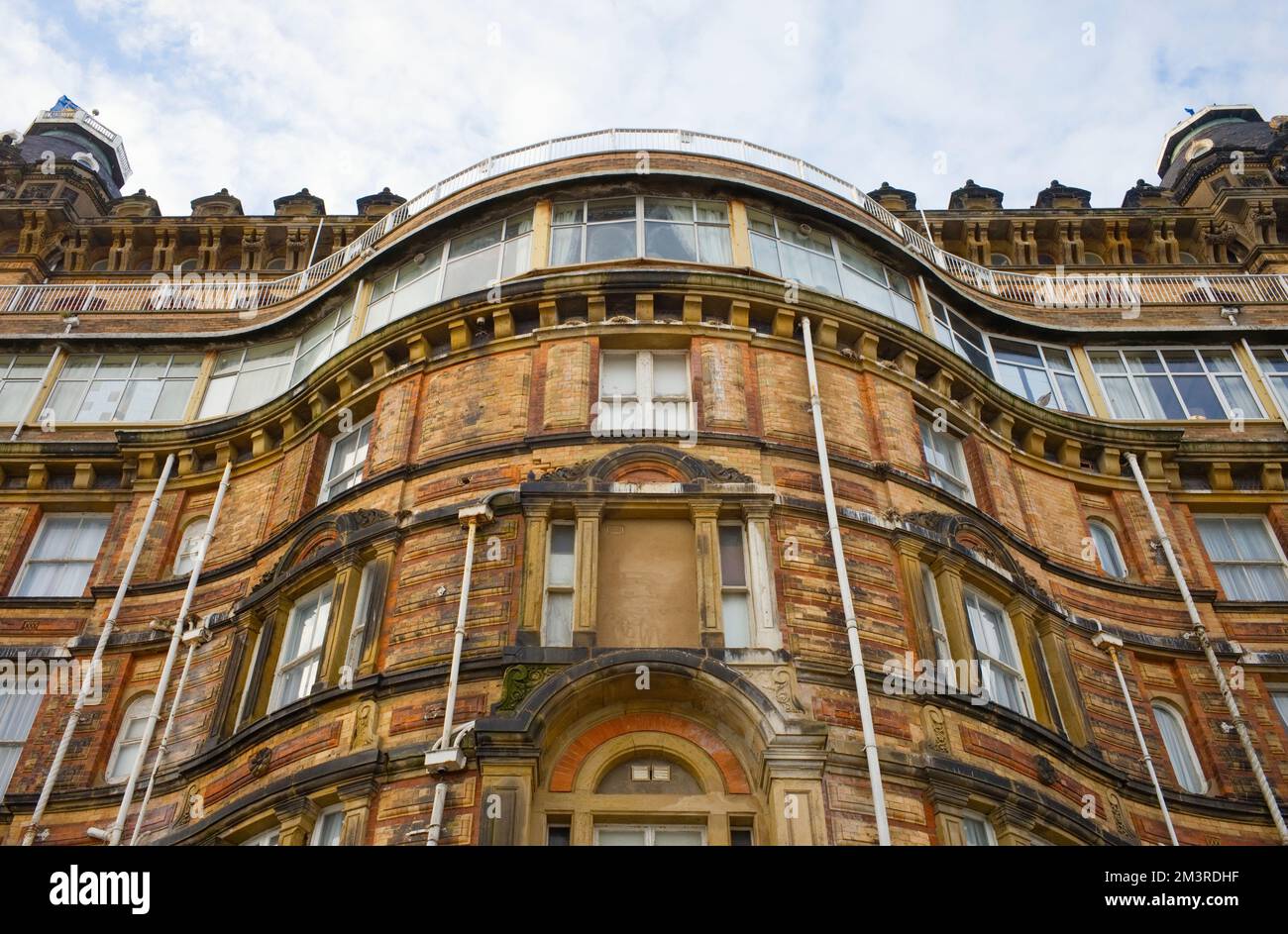 Ich schaue mir einen Detailteil des Grand Hotels in Scarborough an Stockfoto