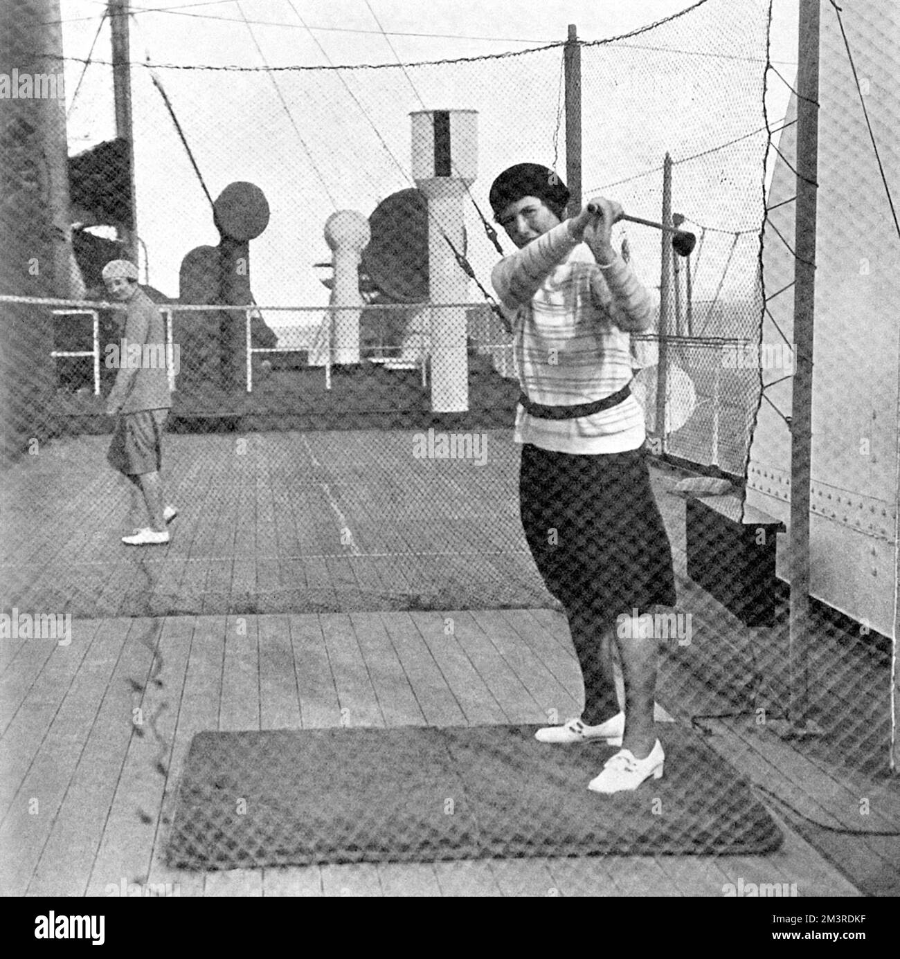 Ishbel Macdonald spielt Golf an Bord der Berengaria Stockfoto