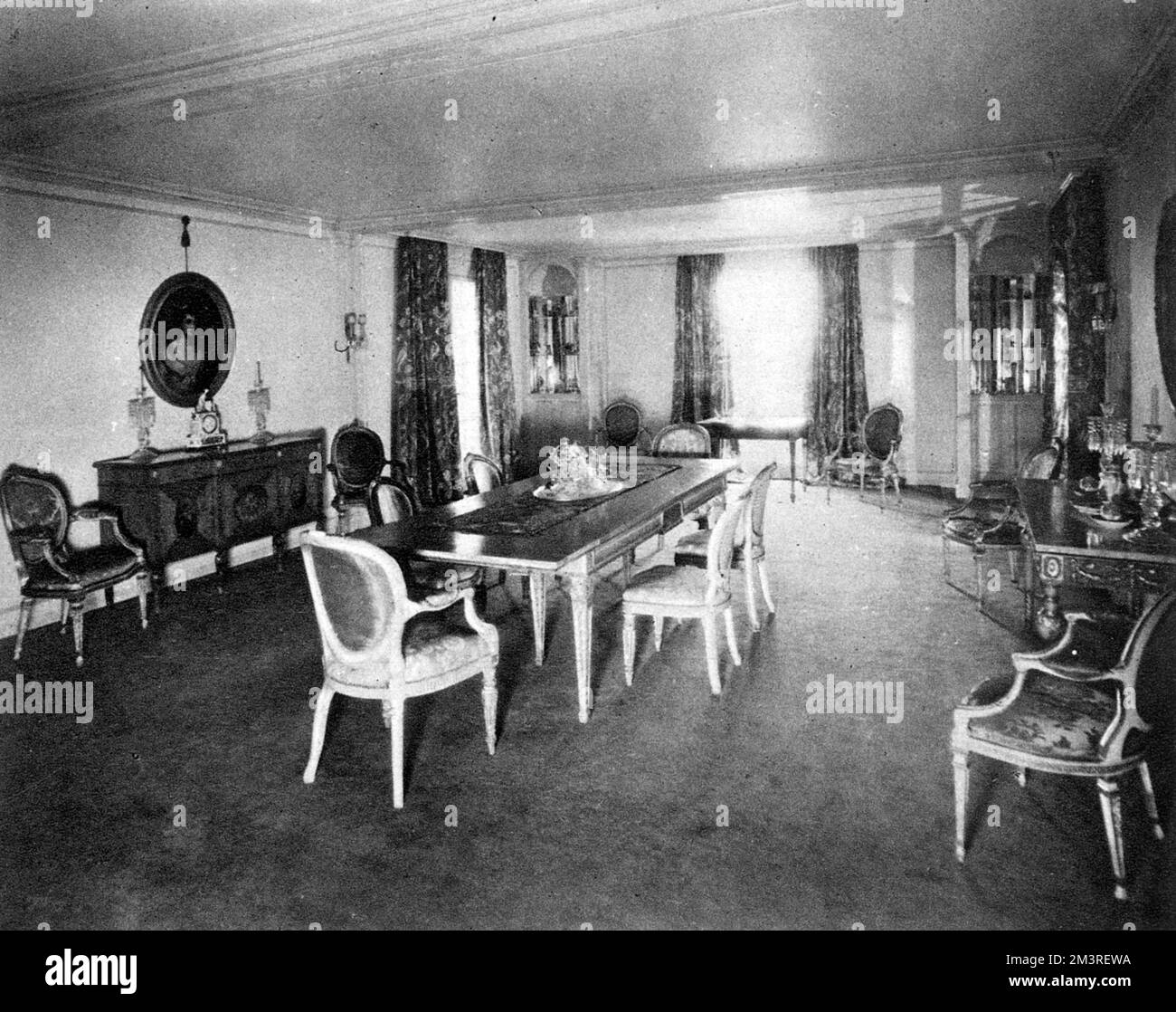 Der formelle Speisesaal im Pickfair, The Beverly Hills, Heimat von Mary Pickford und Douglas Fairbanks SNR. Datum: 1928 Stockfoto