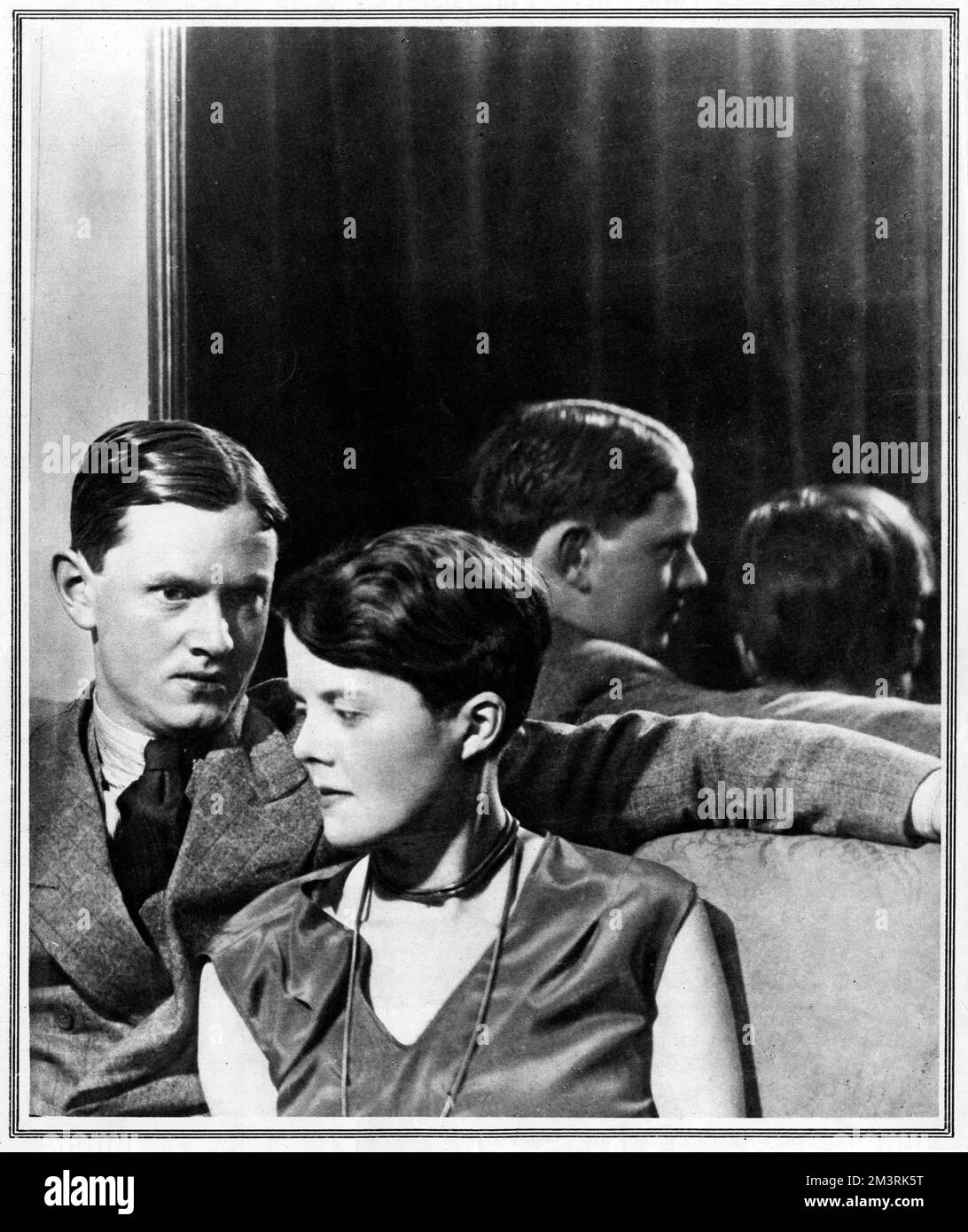 Schriftsteller Evelyn Waugh (1903-1966) neben seiner ersten Frau Evelyn Gardner, die er in der vergangenen Woche geheiratet hatte. 1928 Stockfoto