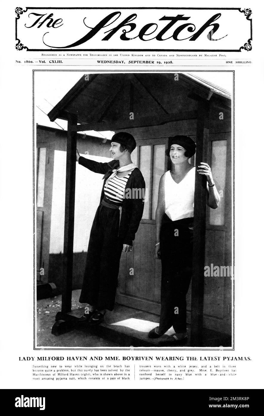 Die Marchioness of Milford Haven, Nadejda Mountbatten (1896-1963) (rechts), abgebildet auf der Titelseite des Magazins Sketch vor einer Strandhütte, trägt schwarze Hosen, ein weißes Oberteil und einen farbigen Gürtel. Madame E. Boyriven ist links. 1928 Stockfoto