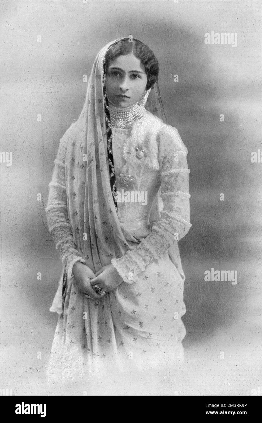 Lady Navajbai Tata, erste Ehefrau von Sir Ratanji Dadabhoy Tata (R.D. Tata, 1856-1926), Geschäftsmann von Parsi, der eine zentrale Rolle beim Wachstum der Tata Group in Indien spielte. Der Sketch beschreibt sie als eine Parsee-Schönheit, die in der Gesellschaft während der letzten Londoner Saison beliebt war. 1899 Stockfoto