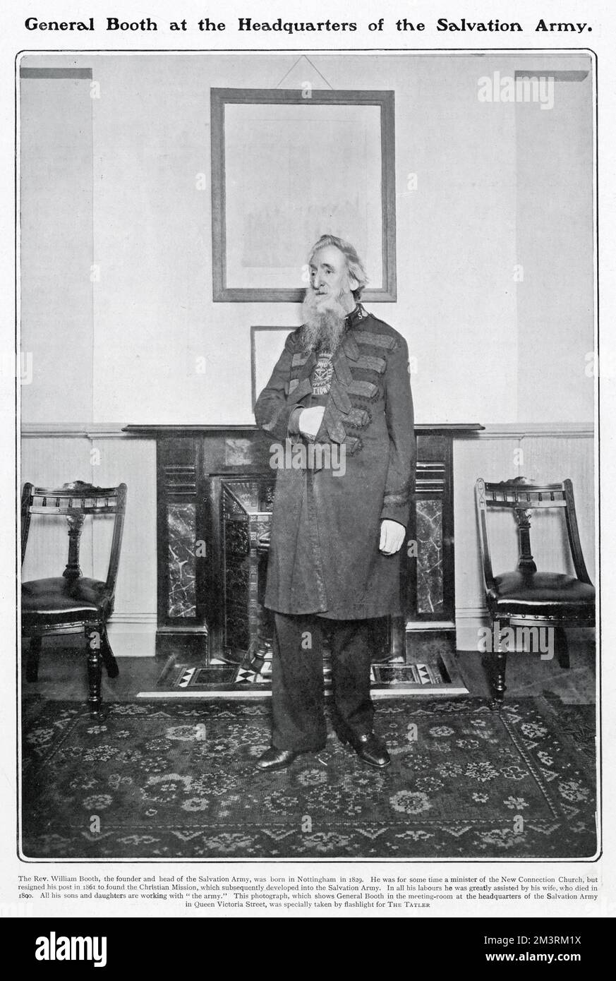 William Booth (1829 - 1912), britischer Gründer der Heilsarmee, und erster General, auf einem Foto, das speziell für den Tatler aufgenommen wurde, im Sitzungssaal im Hauptquartier der Heilsarmee in der Queen Victoria Street. Stockfoto