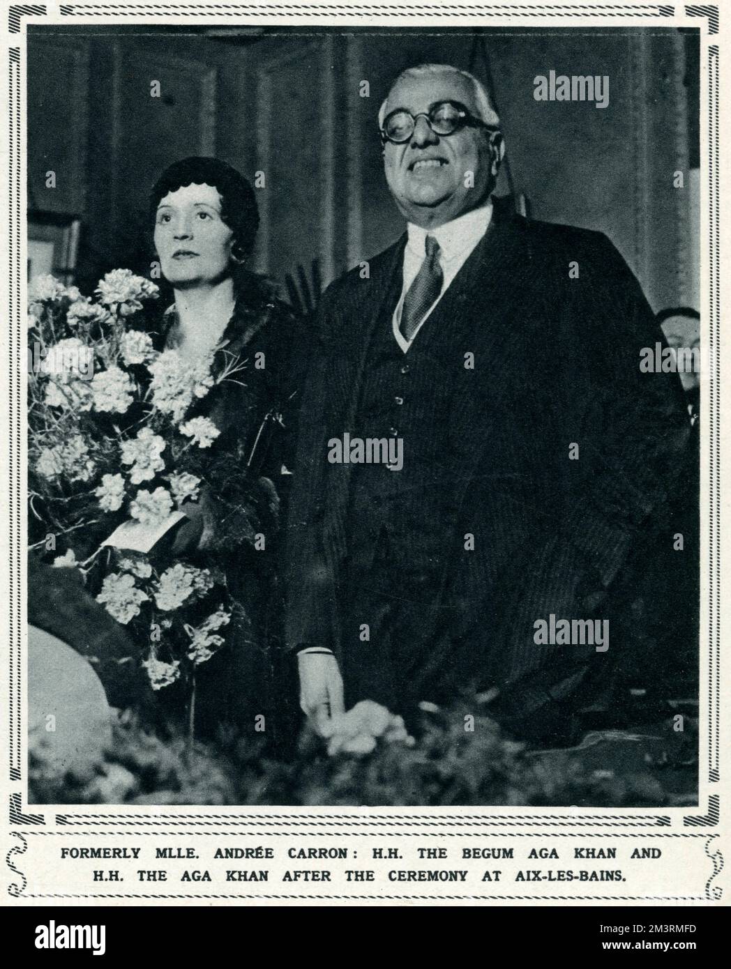 AGA Khan III. (Sir Sultan Mohammed Shah, 1877-1957), indischer muslimischer Führer, Rennsportbegeisterte und prominente Gesellschaftsfigur, heiratete seine dritte Frau, Mademoiselle Andree Carron, im Dezember 1929 in Aix-les-Bains. Datum: 1929 Stockfoto