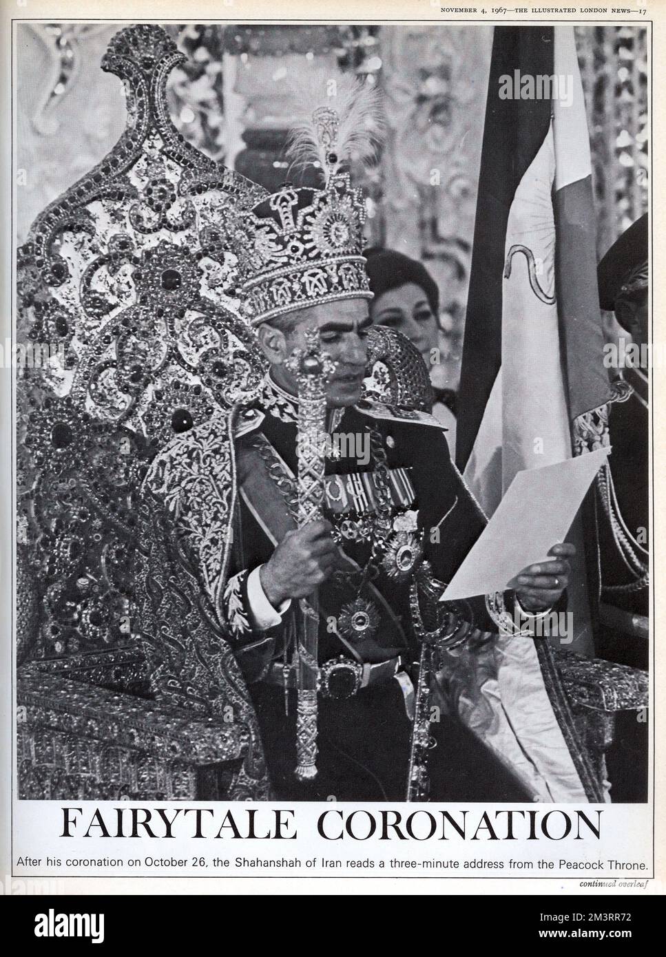 Die Krönung des Schahs des Iran Mohammad Reza Pahlavi (1919-1980). Am 26.. Oktober 1967, 26 Jahre nach seiner Herrschaft als Schah („König“), übernahm er in einer aufwendigen Krönungszeremonie in Teheran den alten Titel Shahanshah („Kaiser“ oder „König der Könige“). Datum: 1967 Stockfoto