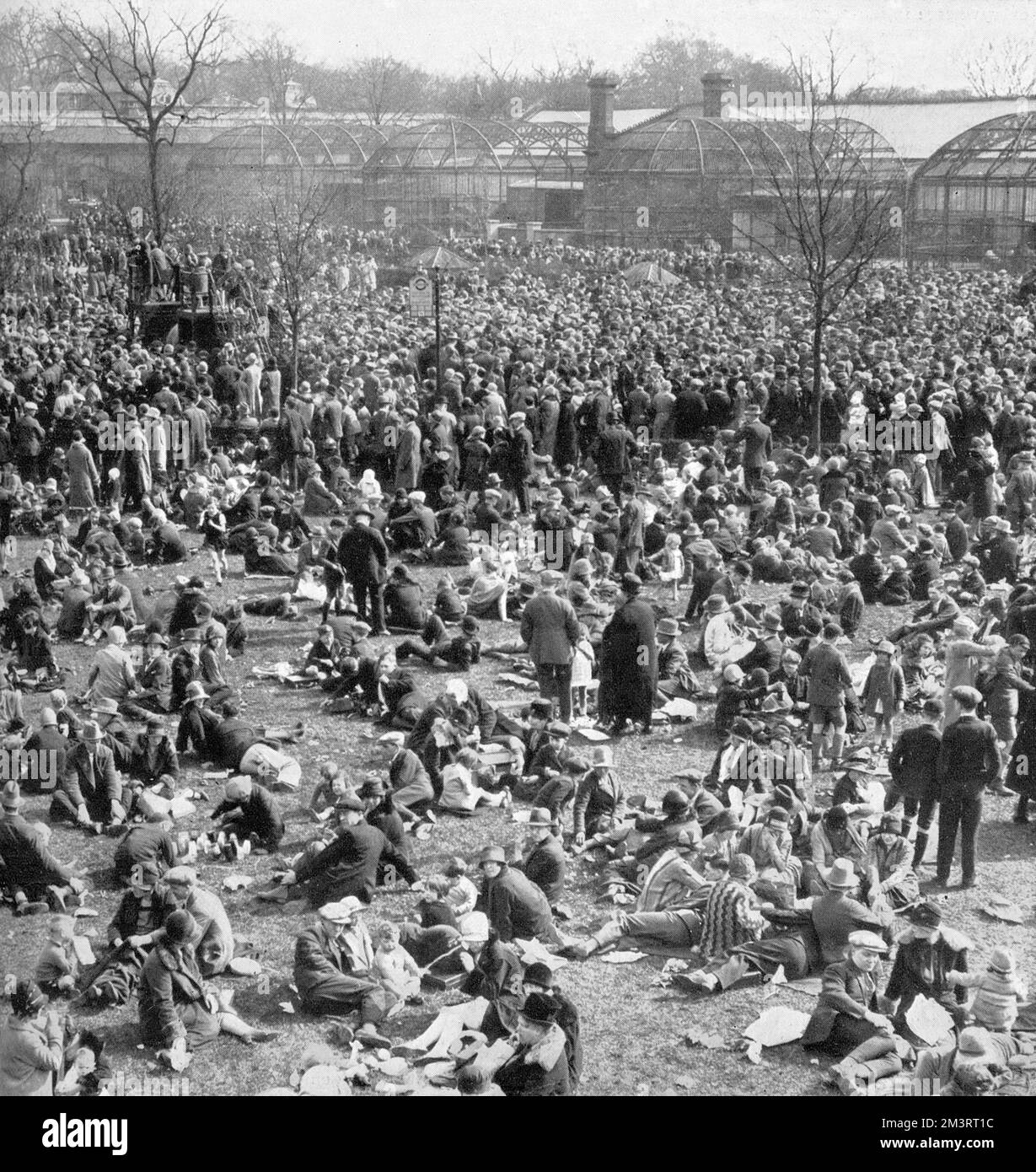 Menschenmassen im Londoner Zoo am Ostermontag 1928 Stockfoto