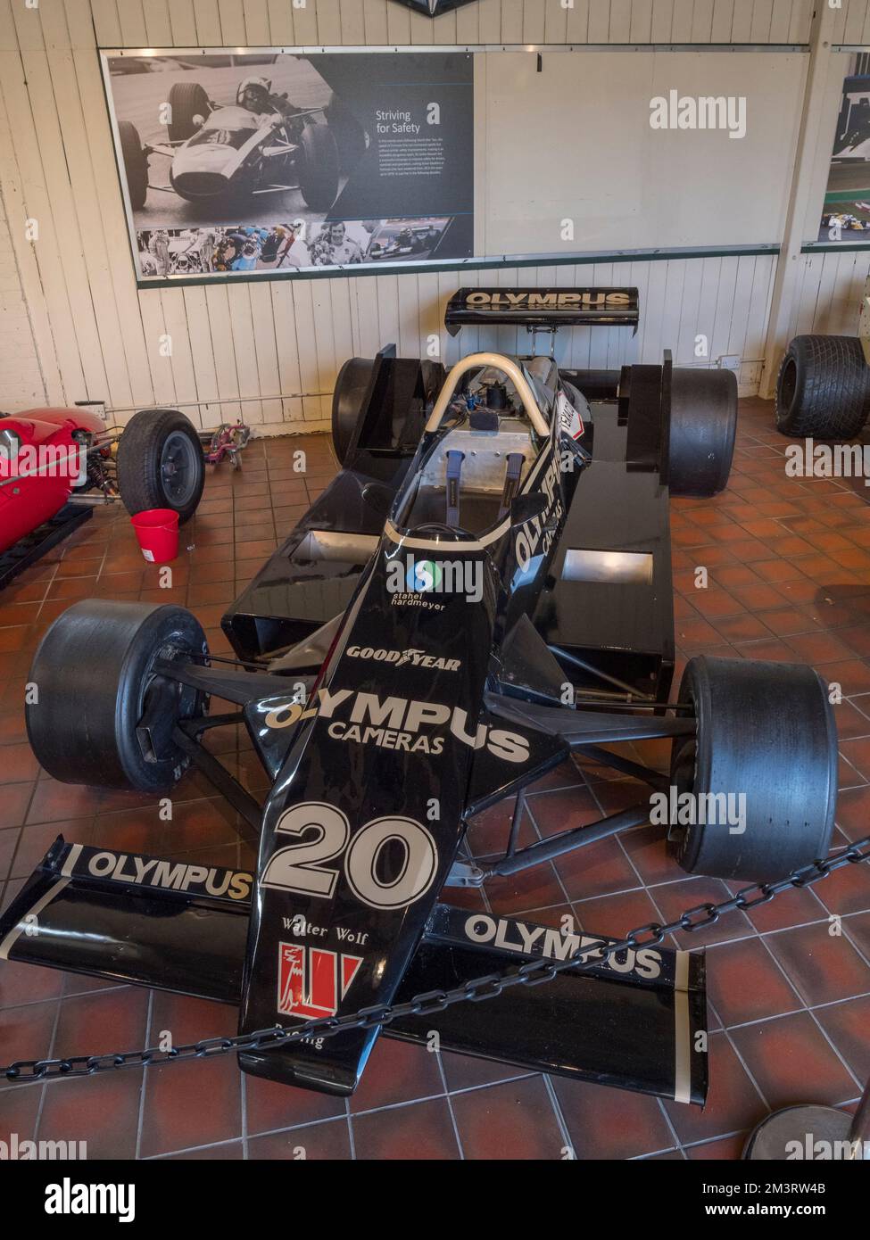 Ein 1979 Olympus Wolf WR7 F1 Grand Prix Rennwagen in der Grand Prix Exhibition, Brooklands Museum, Surrey, Großbritannien. Stockfoto