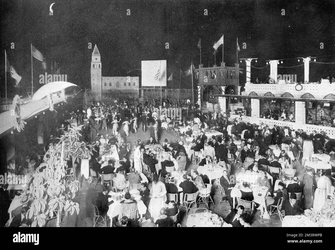 Kabarett und Tanz im Kit-Kat Club im Ghezirah Palace Hotel in Kairo. Datum: 1930 Stockfoto