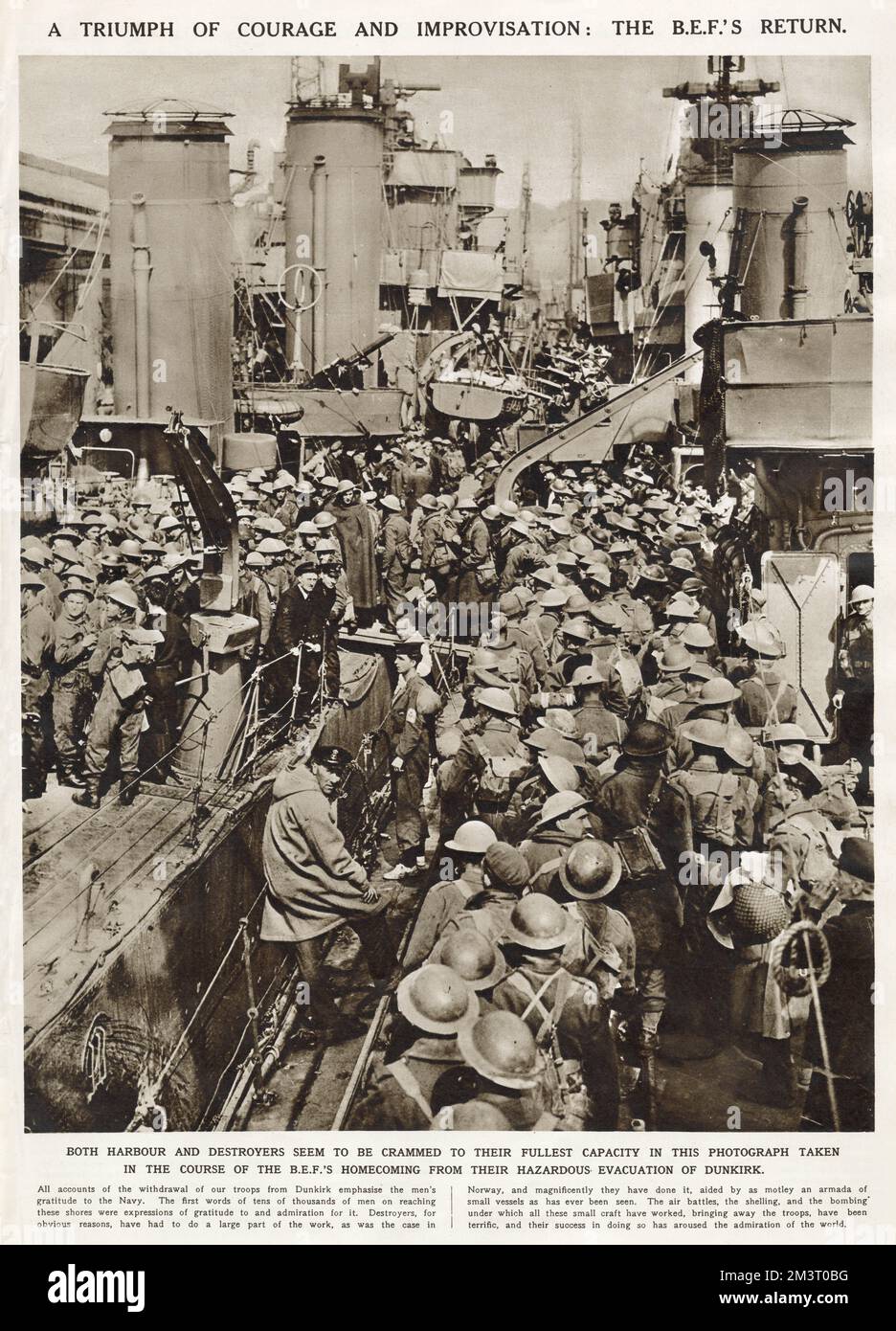 Die Rückkehr der britischen Expeditionstruppe aus Dünkirchen, Nordfrankreich, zeigt Hafen und Zerstörer, die nach der Evakuierung mit Truppen vollgestopft sind. Datum: 1940 Stockfoto