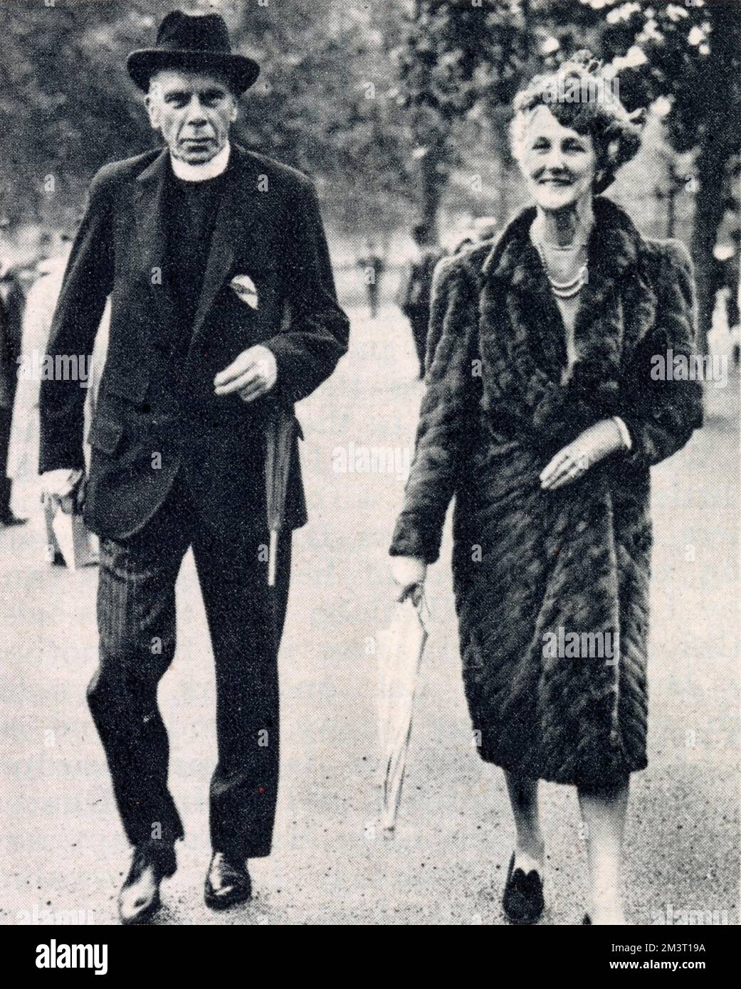 Ehemalige Essex Cricketspielerin, Reverend Canon Frank H. Gillingham und Mrs. Gillingham, die auf der Royal Garden Party ankommen. Stockfoto