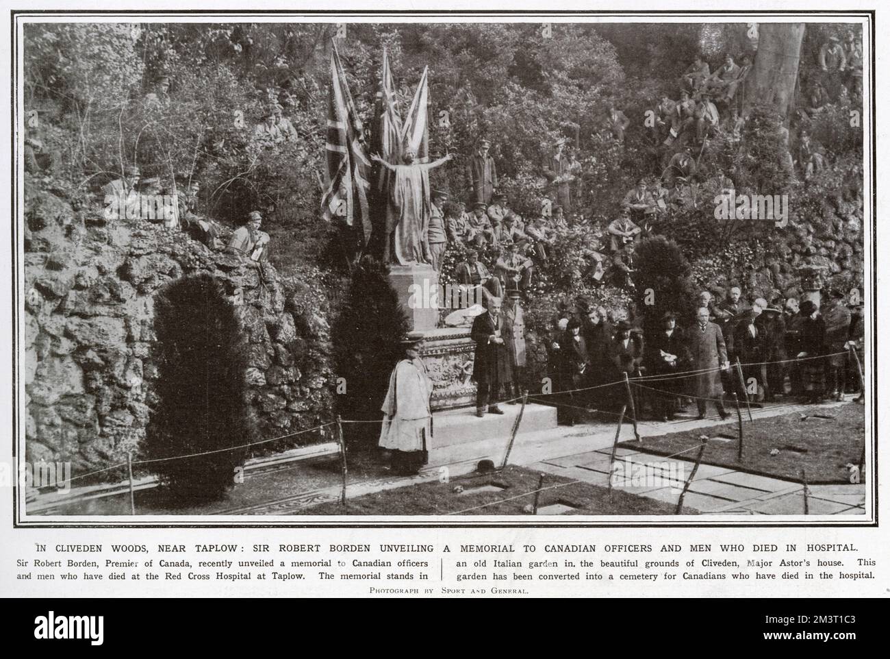 In Cliveden Woods enthüllt Sir Robert Borden, Premier von Kanada, ein Denkmal für kanadische Offiziere und Männer, die im Rotkreuzkrankenhaus in Taplow gestorben sind. Die Gedenkstätte befindet sich in einem alten italienischen Garten auf dem Gelände von Cliveden, der Heimat von Major Astor. Der Garten wurde in einen Friedhof für Kanadier umgewandelt, die im Krankenhaus starben. Datum: 1919 Stockfoto