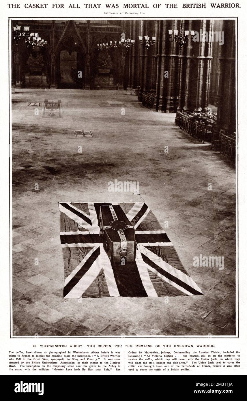 Der Sarg für die Überreste des Unbekannten Kriegers in Westminster Abbey, bevor er nach Frankreich gebracht wurde, um die Überreste zu empfangen. Es wurde von der British Undersurers' Association als Tribut an die Toten des Ersten Weltkriegs errichtet. Stockfoto