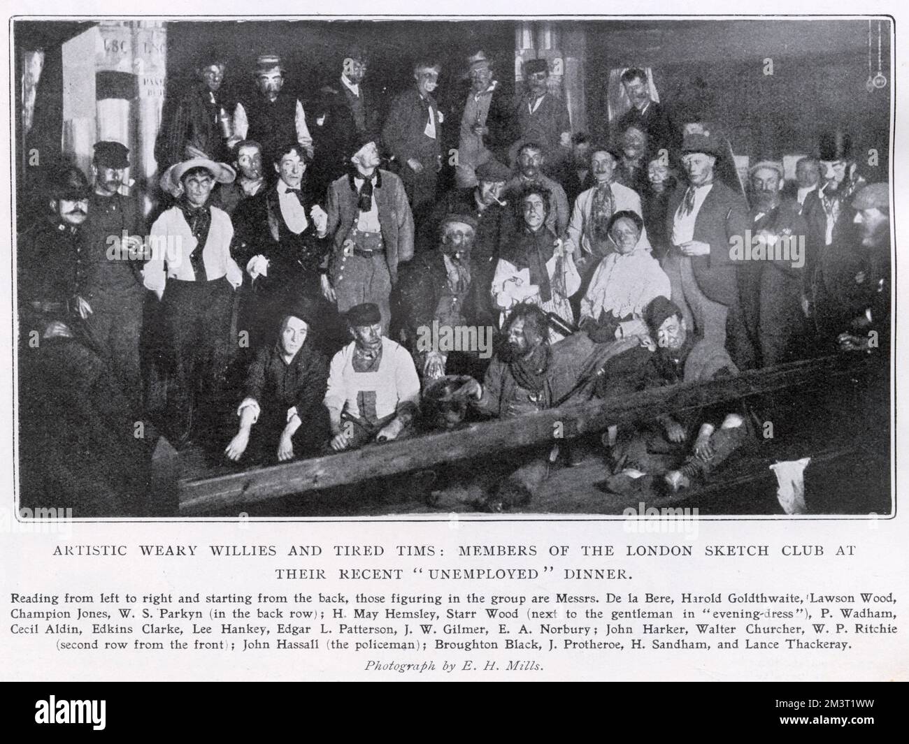 Mitglieder des London Sketch Club in Kostümen für ein "arbeitsloses Abendessen" im Jahr 1905. Stockfoto