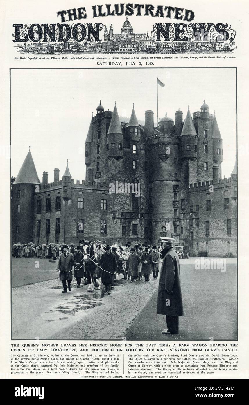 Titelseite der illustrierten London News mit einem Foto, auf dem das Begräbnis von Lady Strathmore, der Mutter von Königin Elizabeth, der Königinmutter und der Großmutter der Mutter von Königin Elizabeth II. Gezeigt wird, die Glais Castle für ihre Beerdigung am 27. Juni 1938 verlässt. Die Särge der Gräfin wurden auf einem Pferdewagen gezogen, und der König (George VI.) ging zu Fuß dahinter, zusammen mit Lord Glamis und David Bowes-Lyon. Stockfoto