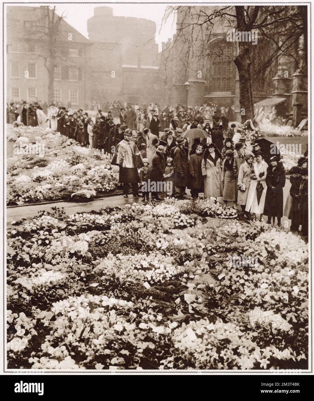 George V. Beerdigung - Kränze auf den Rasenflächen um St. George's Stockfoto George V. Beerdigung - Kränze auf den Rasenflächen um St. George's Stockfoto