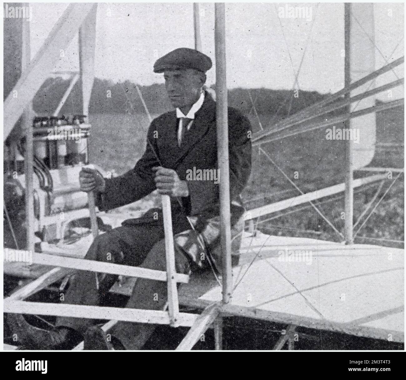 Wilbur Wright (1867 - 1912), amerikanischer Luftfahrtpionier, Erfinder des ersten erfolgreichen motorbetriebenen Flugzeugs. Foto von Wright kurz vor einem Flug, in Le Mans bei Paris. Datum: August 1908 Stockfoto