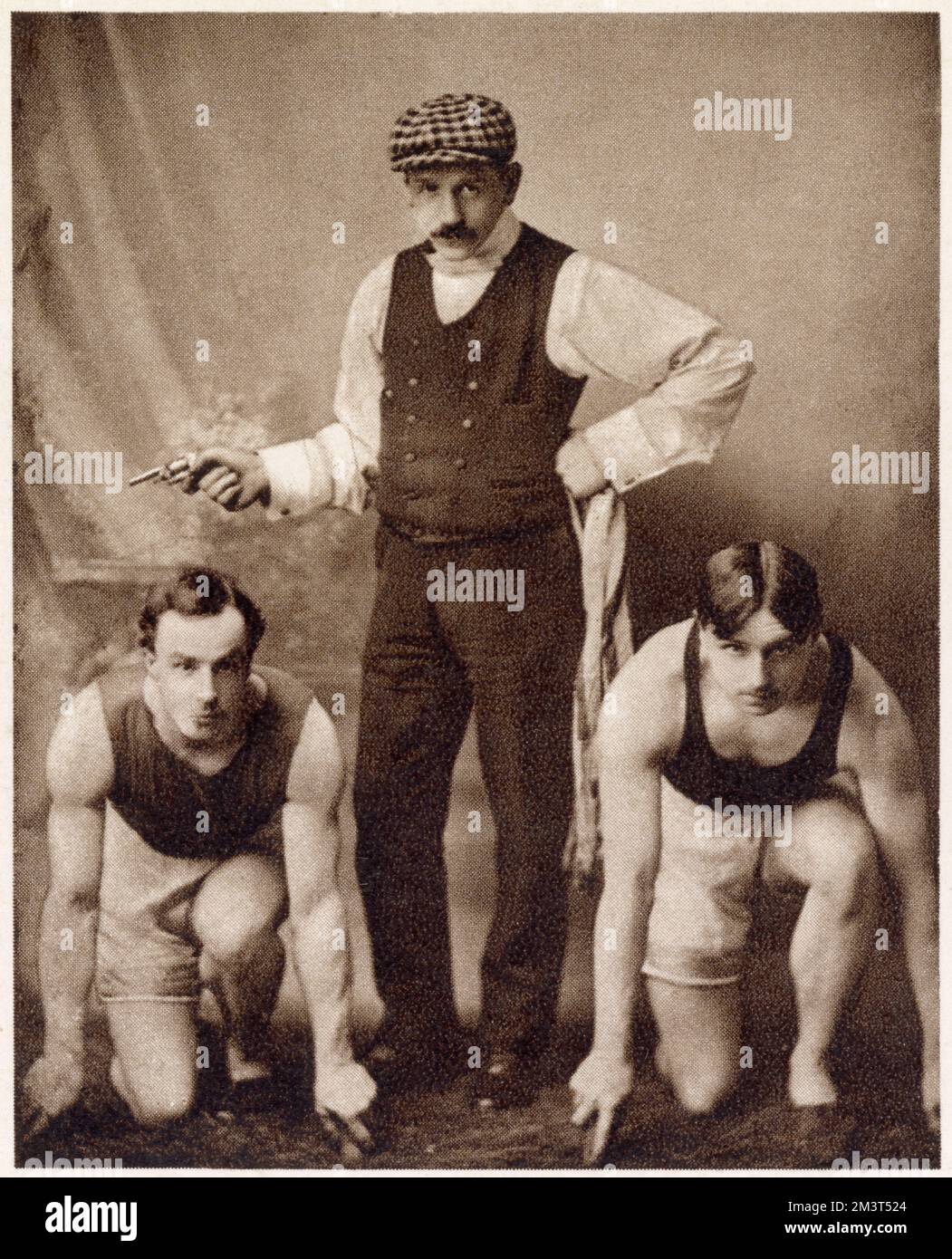 Sportlerin Alec Nelson (1872 - 1944) (links) im Alter von 33 Jahren mit Beauchamp Day (dem Viertelmeilenmeister). Als seine Laufkarriere zu Ende ging, begann Nelson mit dem Coaching. Er war professioneller Trainer an der Cambridge University 1908-1913 und trainierte auch britische Athleten für die Olympischen Spiele 1912 in Stockholm. Stockfoto