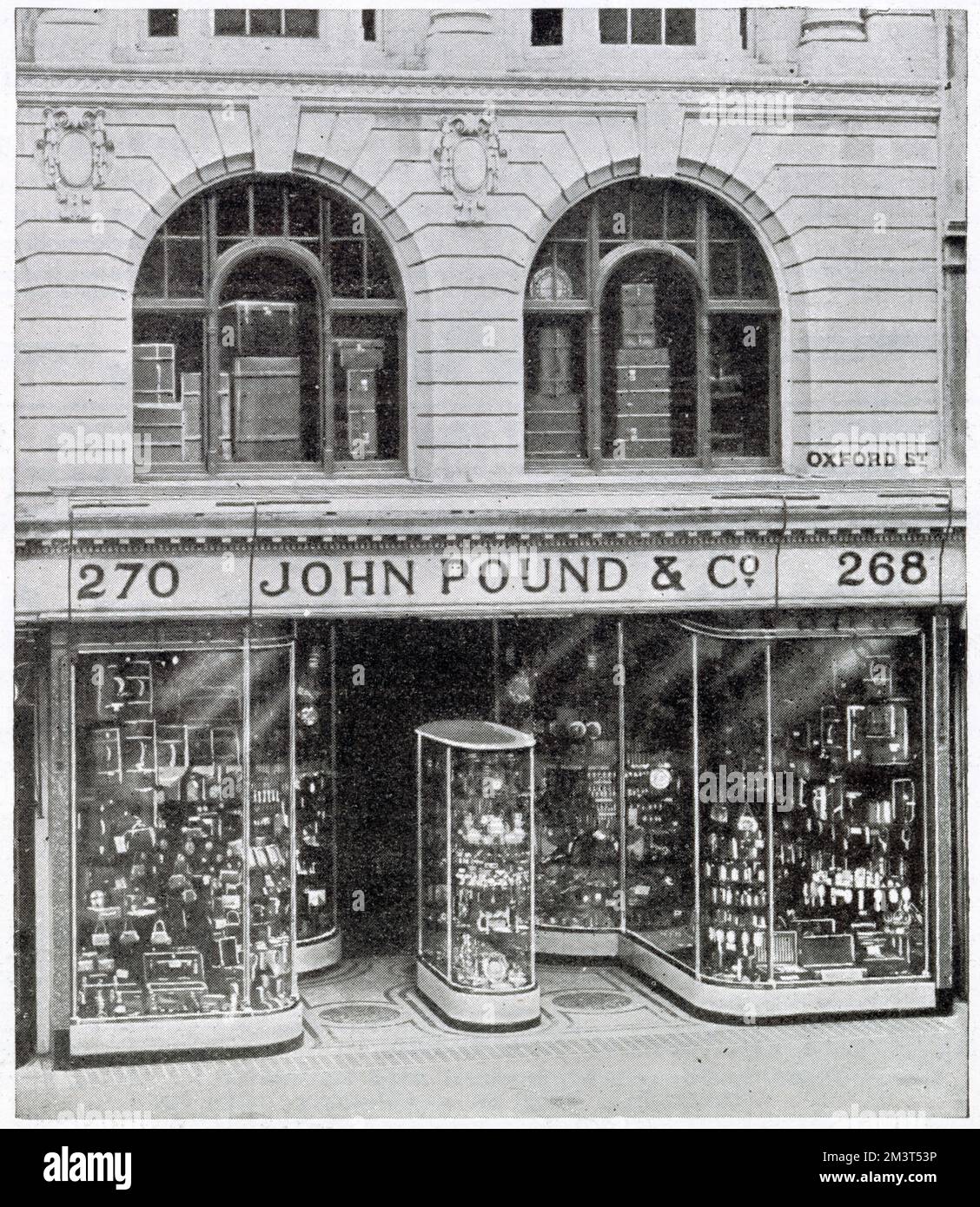 Der neue West-End-Laden John Pound & Co in der Oxford Street. Verkauf von Lederwaren, angepassten Dressing-Koffern, Besteck, Uhren und Elektroplatten. Stockfoto