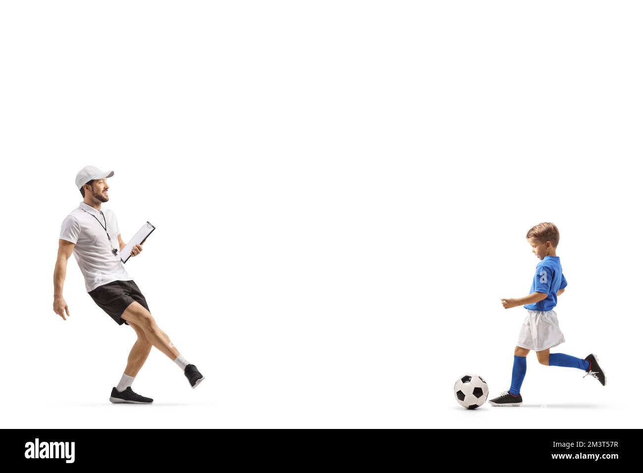 Fußballtrainer mit einem Jungen isoliert auf weißem Hintergrund Stockfoto