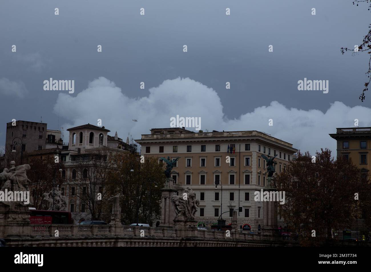 Rom, Italien. 16.. Dezember 2022. Wolken am Himmel von Rom (Foto von Matteo Nardone/Pacific Press/Sipa USA) Kredit: SIPA USA/Alamy Live News Stockfoto