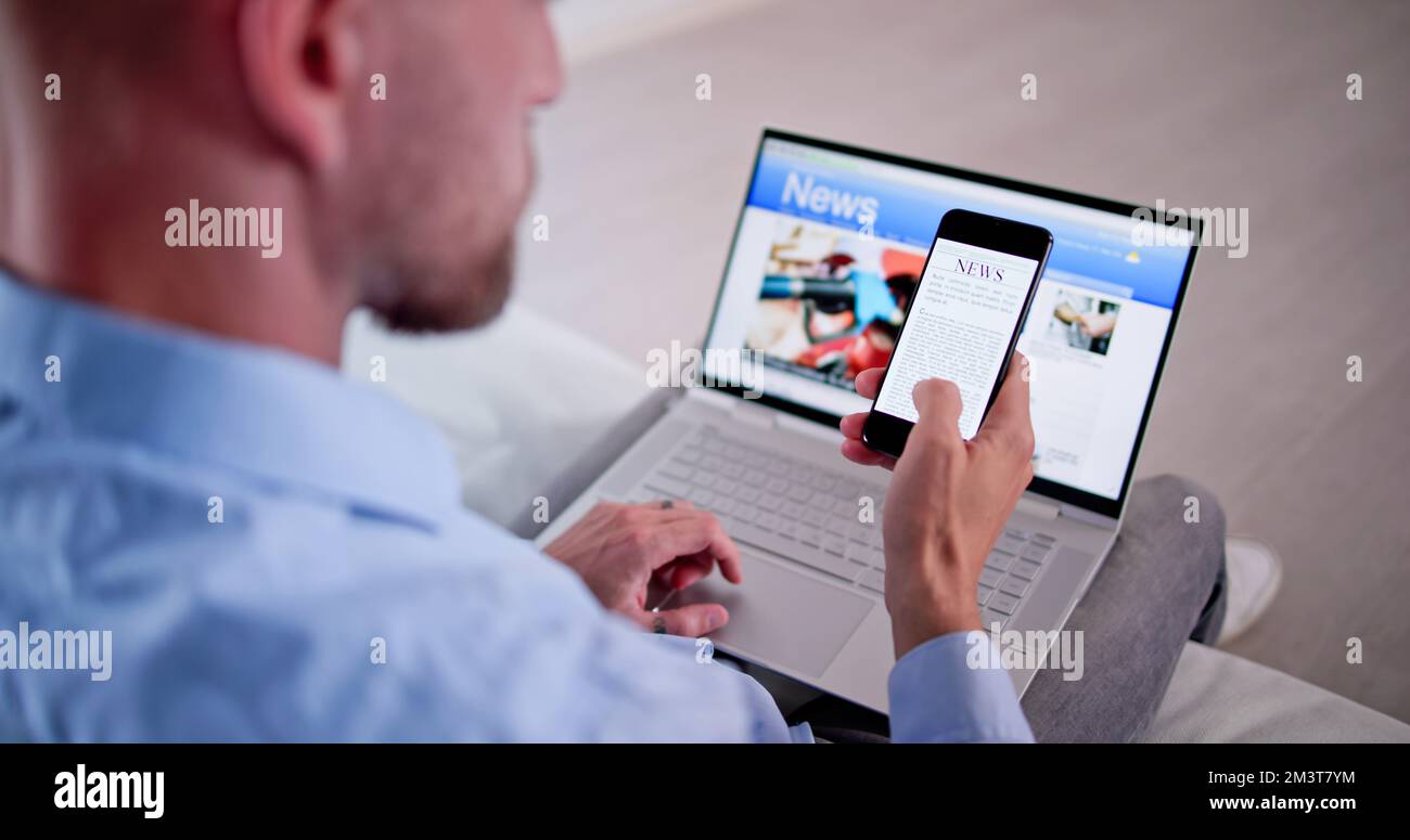 Online-News-Artikel Über Mobiltelefon Und Laptop Ansehen. Elektronische Zeitung Stockfoto