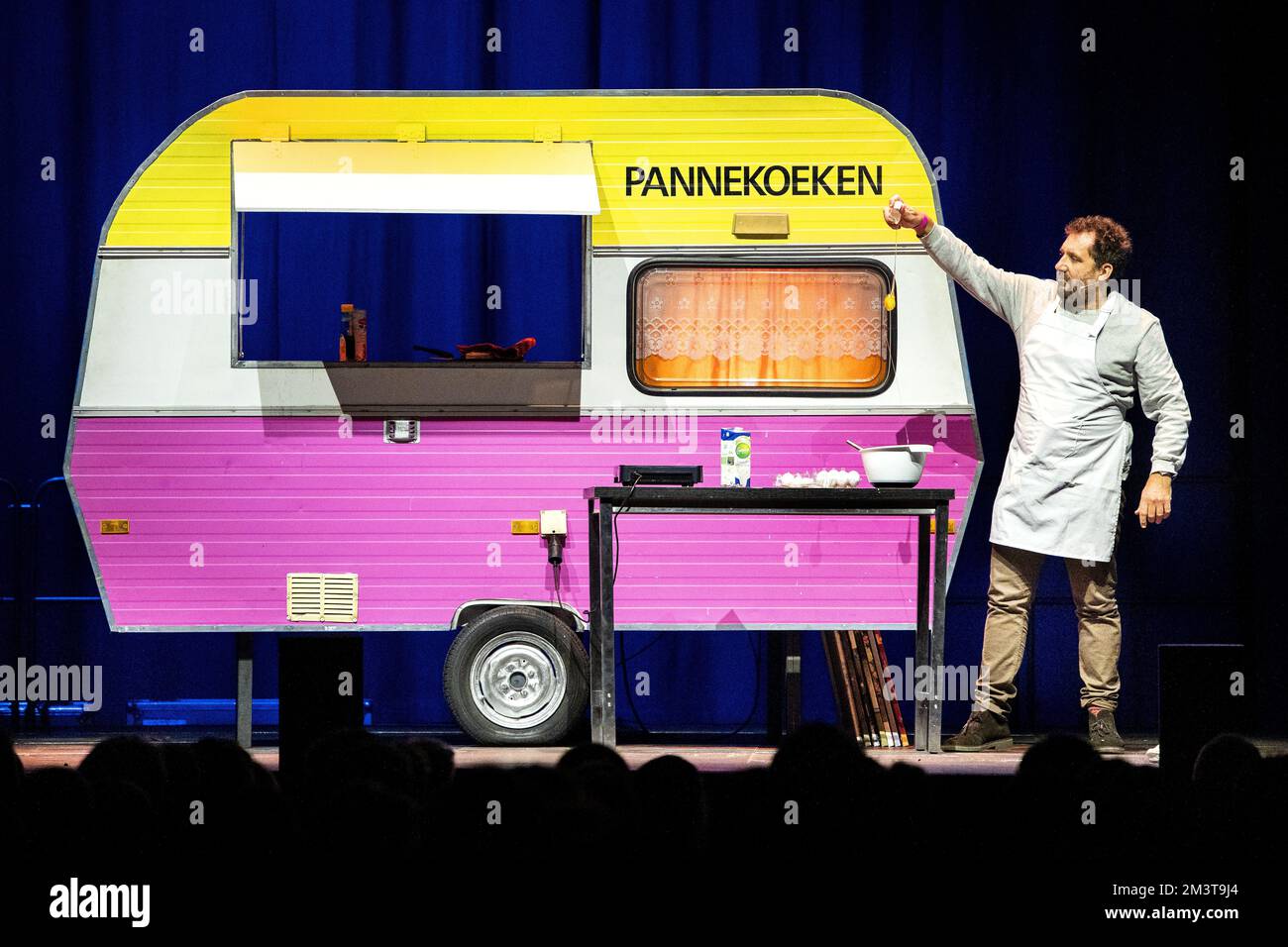 AMSTERDAM Marcel van Roosmalen und Gijs Groenteman während der letzten Aufführung ihrer