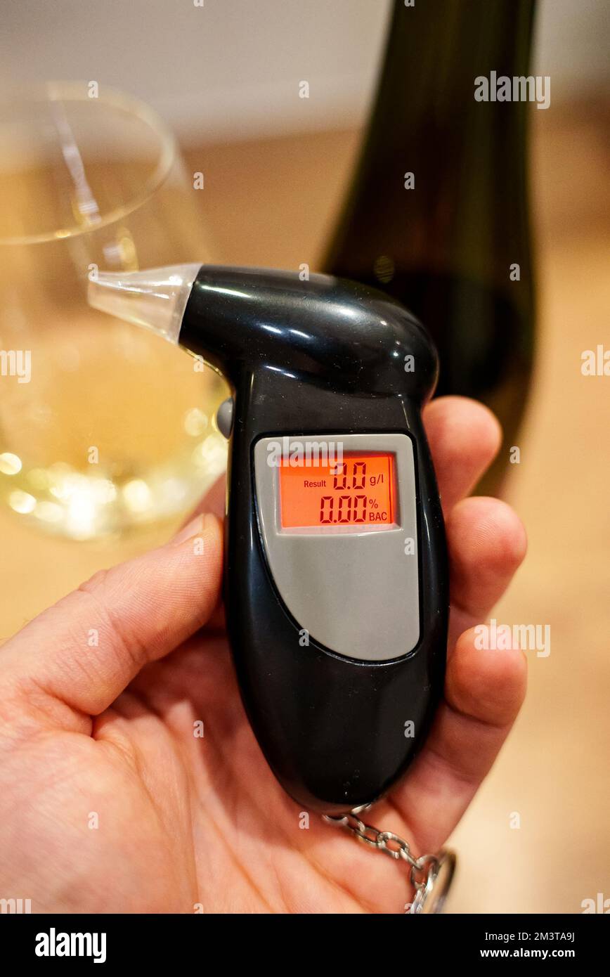 Digitaler Atemalkoholtester für Auto Alkoholtester Tragbares  Alkoholmessgerät Wein Alkoholtester Blowing Drunk Driving Detector