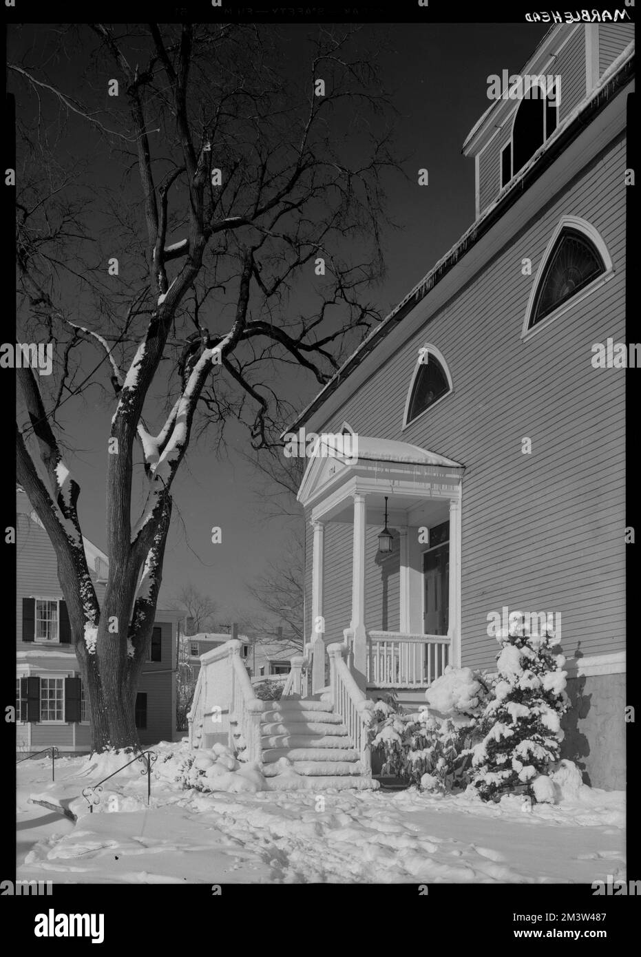 St. Michaels Kirche, von außen im Schnee, Kirchen, Schnee. Samuel Chamberlain Fotosammlung Negatives Stockfoto