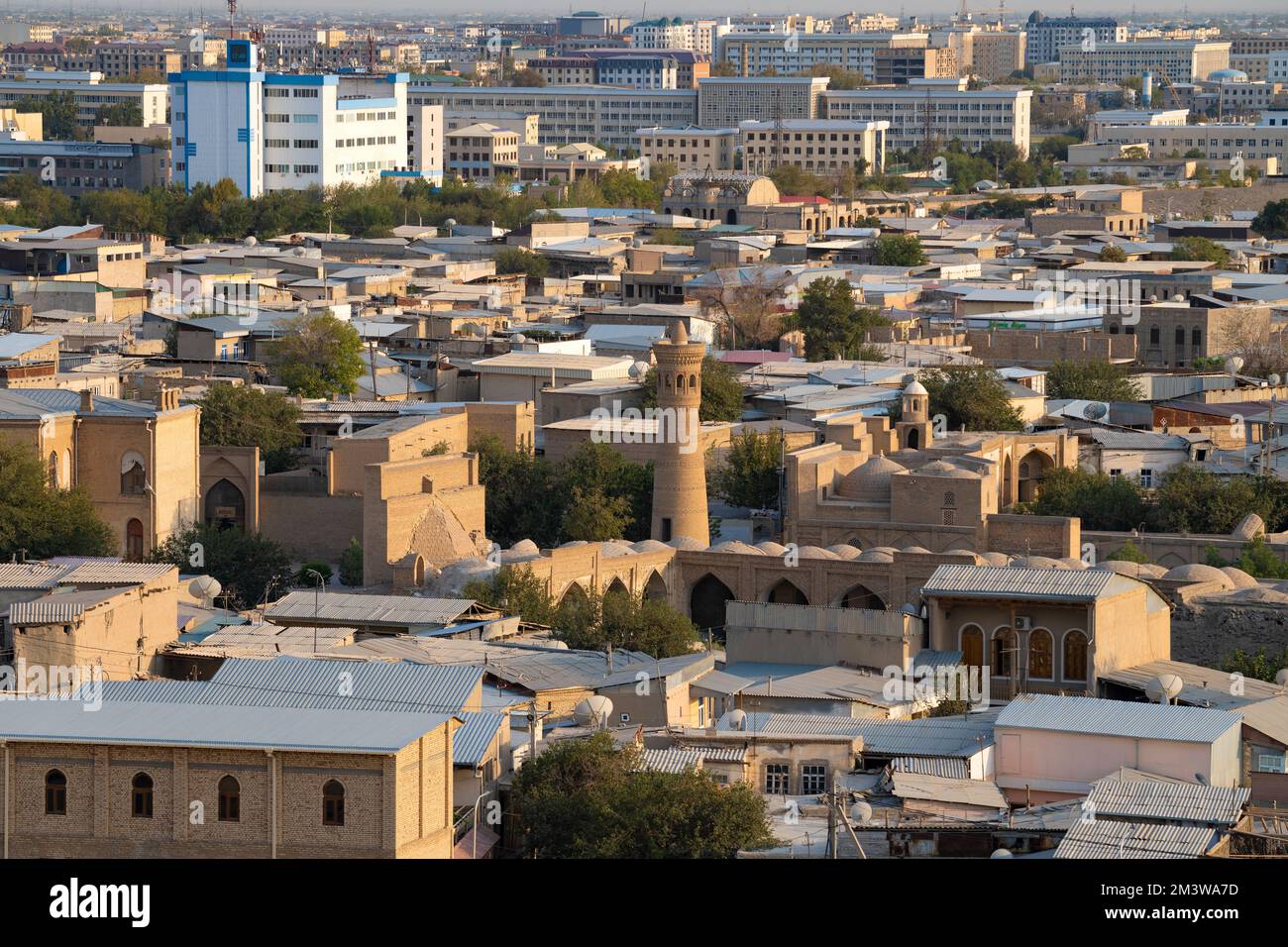 Panoramablick auf das moderne Bukhara. Usbekistan Stockfoto