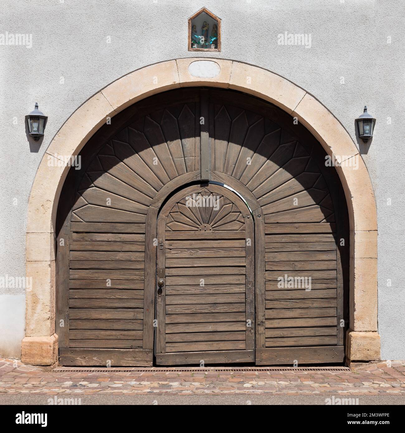 Schönes Tor in der Gemeinde Eguisheim France Stockfoto