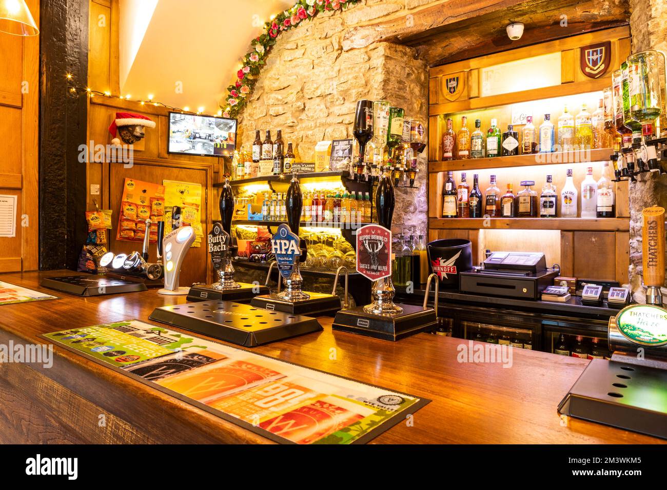 Innenausstattung des Fountain Inn, Parkend, Gloucestershire zur Weihnachtszeit. Stockfoto