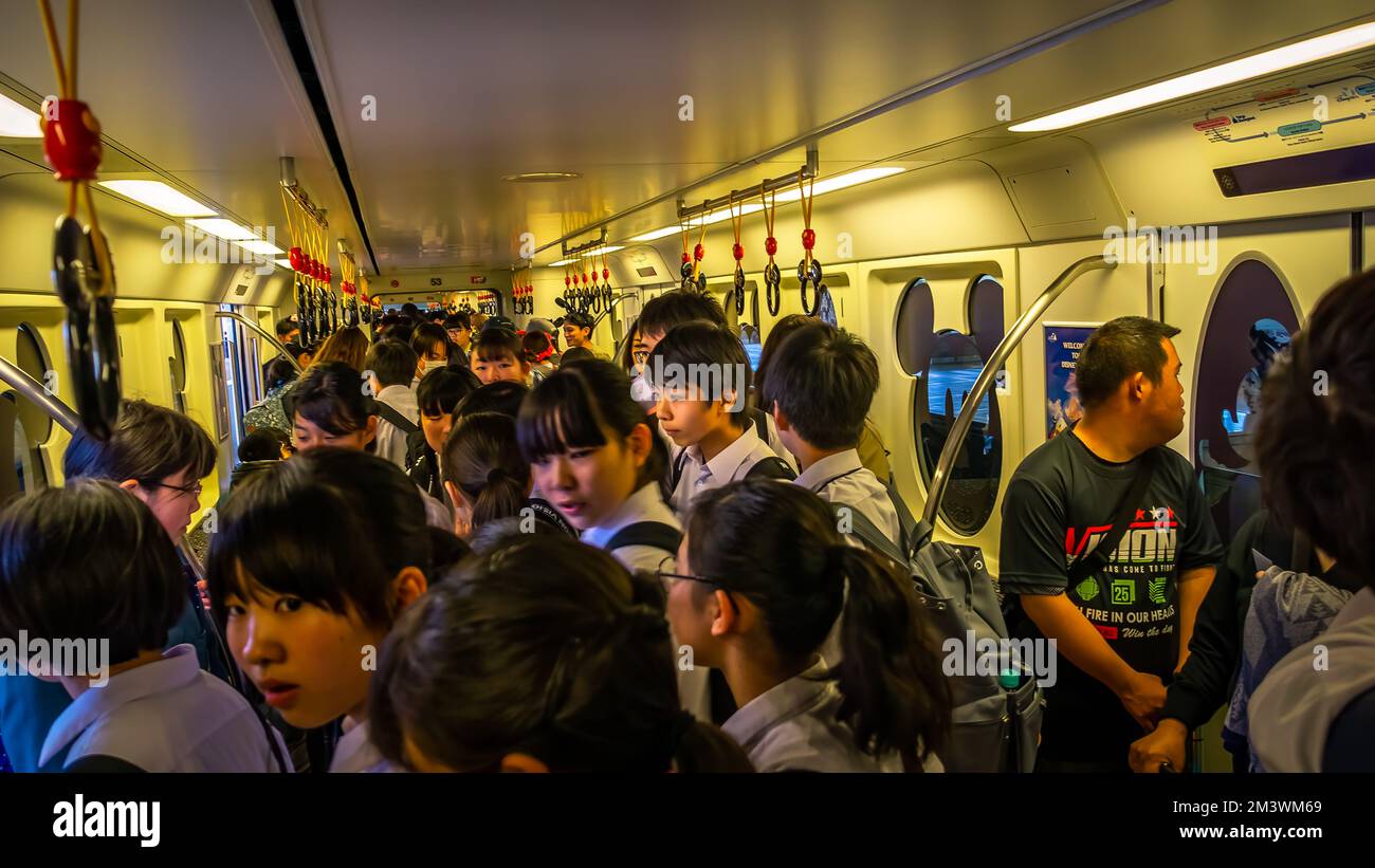 Nehmen Sie die Tokyo Disney Resort Line Monorail zum Disney Sea. Tokyo Disney Sea ist ein fantastischer Themenpark im Tokyo Disney Resort. Stockfoto