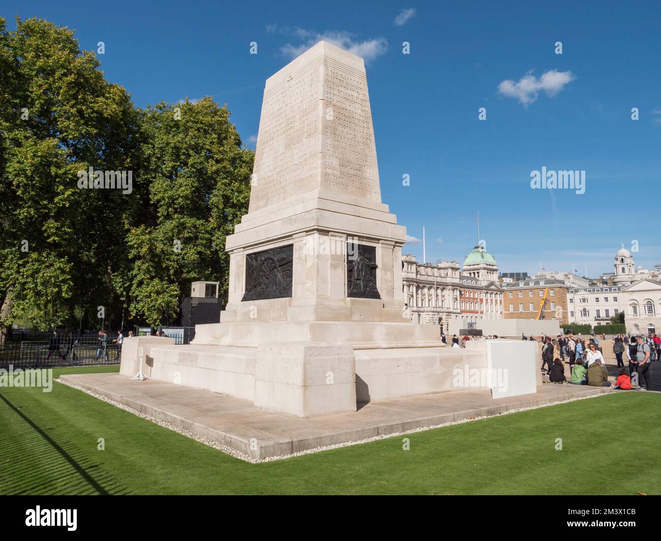 The Guards Memorial, auch bekannt als Guards Division war Memorial, Horse Guards Parade, Westminster, London, Großbritannien. Stockfoto