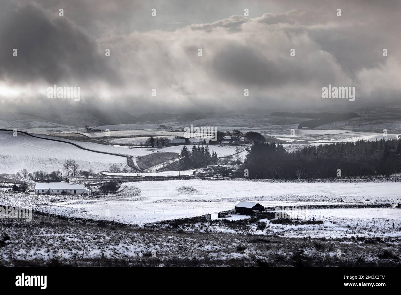 Teesdale, County Durham, Großbritannien. 17.. Dezember 2022 Wetter in Großbritannien. Schnee und Eis beeinflussen Teile von Teesdale, County Durham heute Morgen. Kredit: David Forster/Alamy Live News Stockfoto
