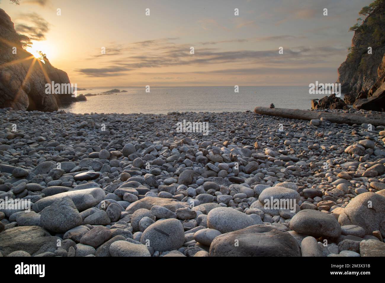 Eine wunderschöne Aufnahme des Strands Cala Pedrosa an der Costa Brava Stockfoto