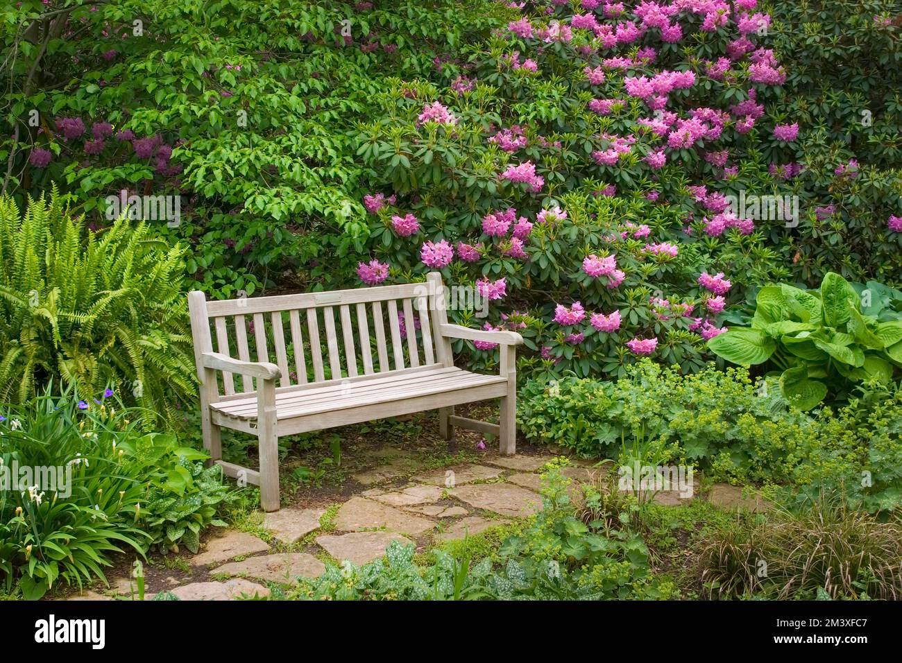 Bank in den Inniswood Metro Gardens in Columbus Ohio USA Stockfoto
