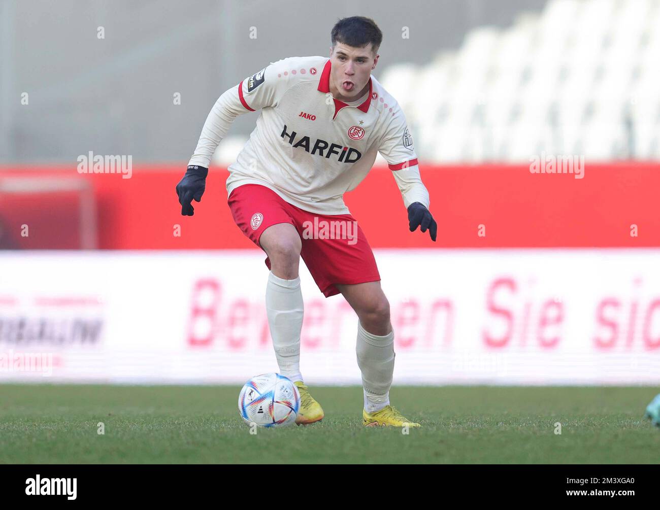 Essen Sie, Deutschland. 17.. Dezember 2022. firo : 17.12.2022, Fußball, 3. BUNDESLIGA RW ESSEN - SC Paderborn Tobias Warschewski, RWE, Single Action Credit: dpa/Alamy Live News Stockfoto