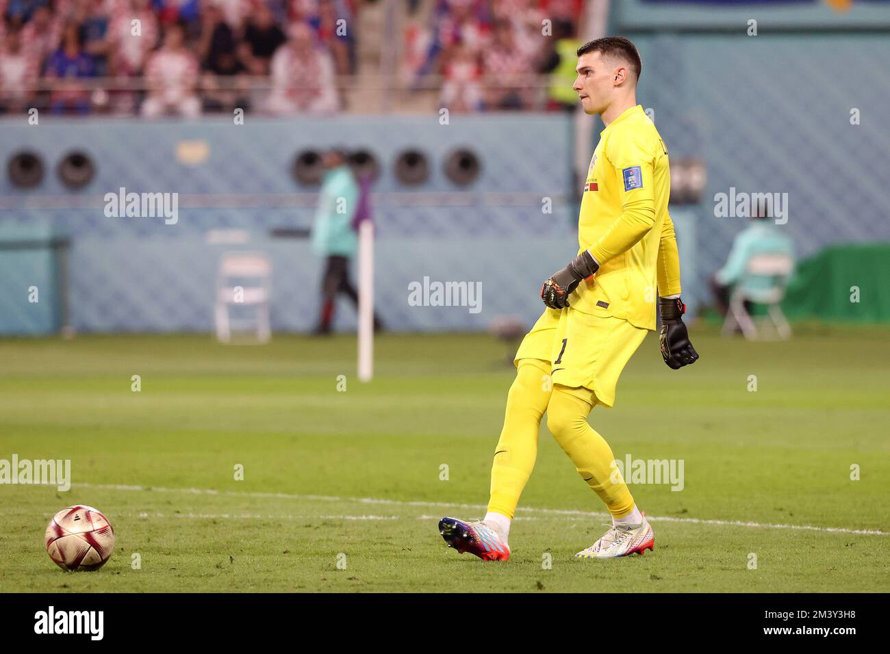 Kroatischer Torwart Dominik Livakovic während der FIFA-Weltmeisterschaft 2022, drittes Fußballspiel zwischen Kroatien und Marokko am 17. Dezember 2022 im Khalifa International Stadium in Ar-Rayyan, Katar - Photo Jean Catuffe / DPPI Stockfoto