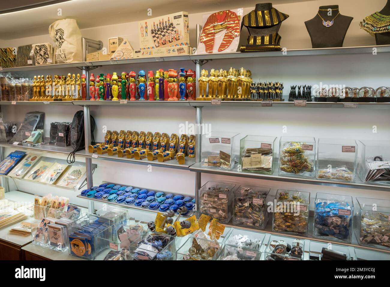 Museumsgeschenkeladen, Souvenirladen im Ägyptischen Museum Barcelona Stockfoto