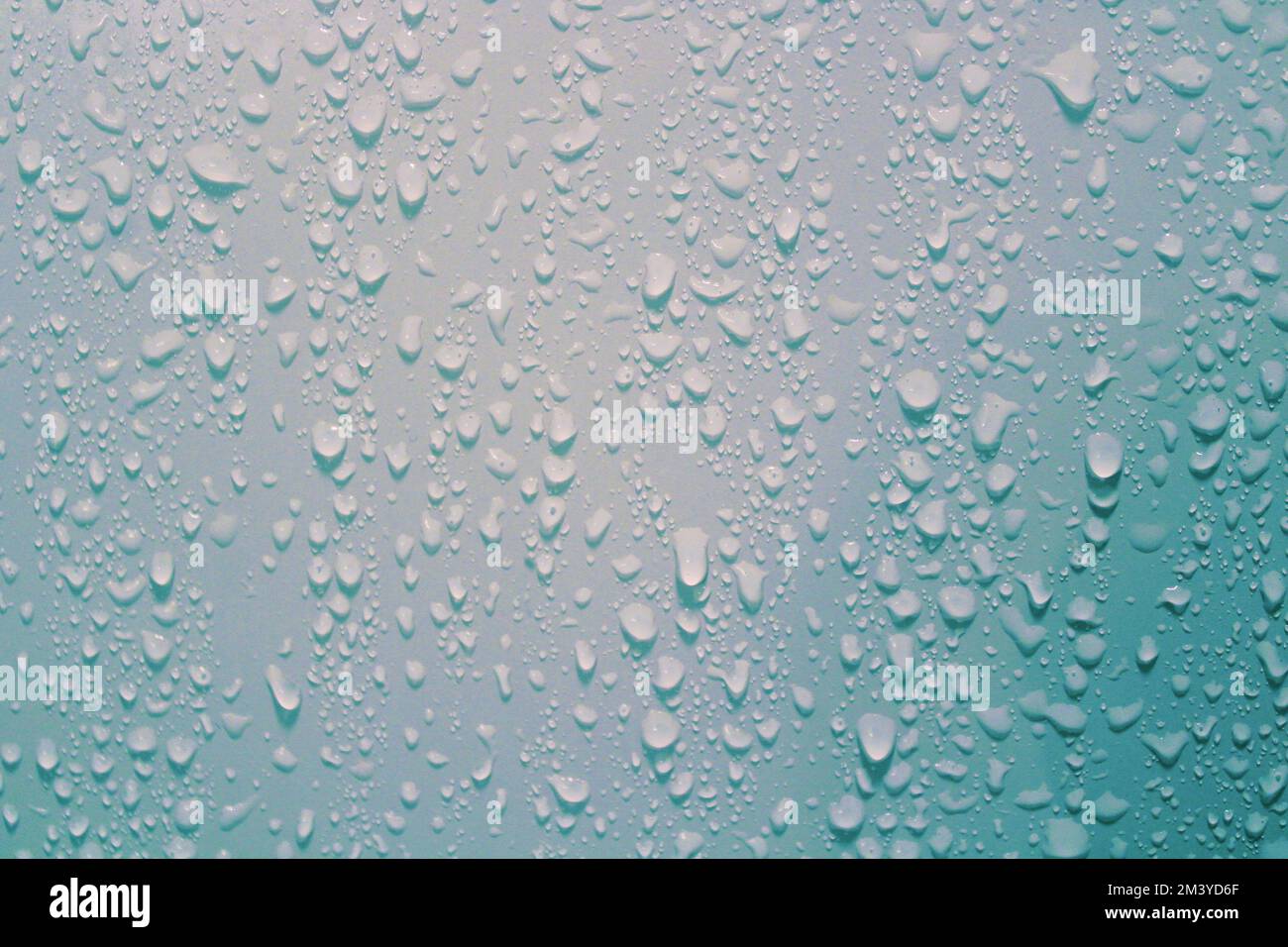 Ein Aqua Blue Water Tröpfchen Texture Hintergrund Stockfoto