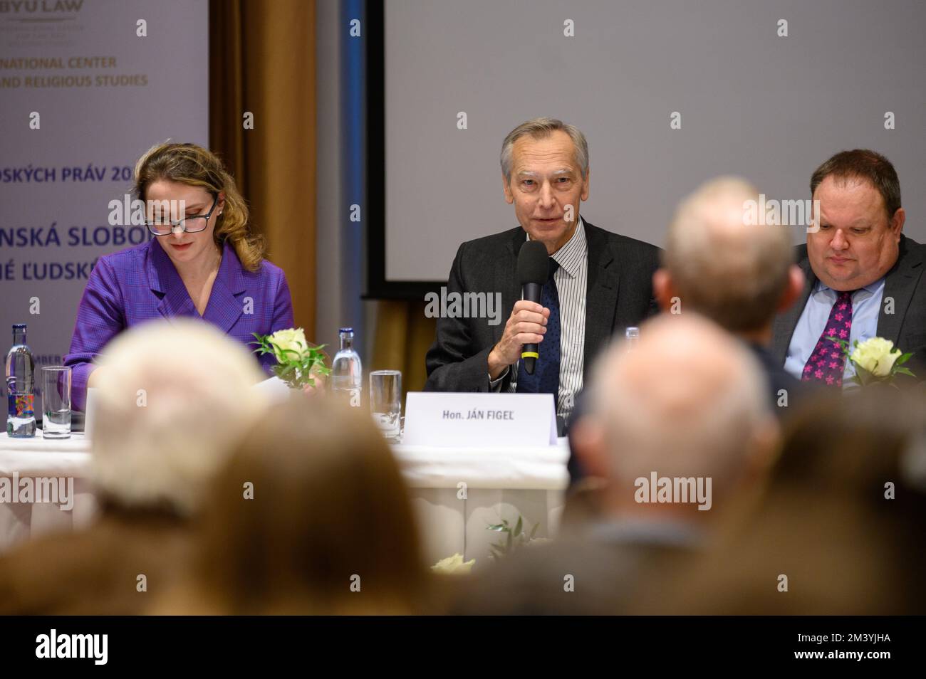 Ján Figeľ Rede auf der Konferenz "Religionsfreiheit – das Menschenrecht unter Angriffen" in Bratislava, Slowakei. 2022/12/09. Stockfoto