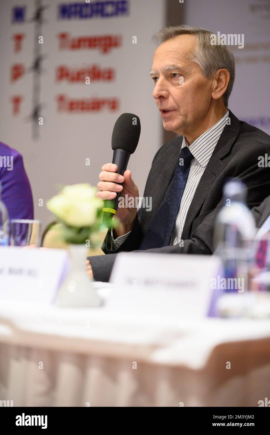 Ján Figeľ Rede auf der Konferenz "Religionsfreiheit – das Menschenrecht unter Angriffen" in Bratislava, Slowakei. 2022/12/09. Stockfoto
