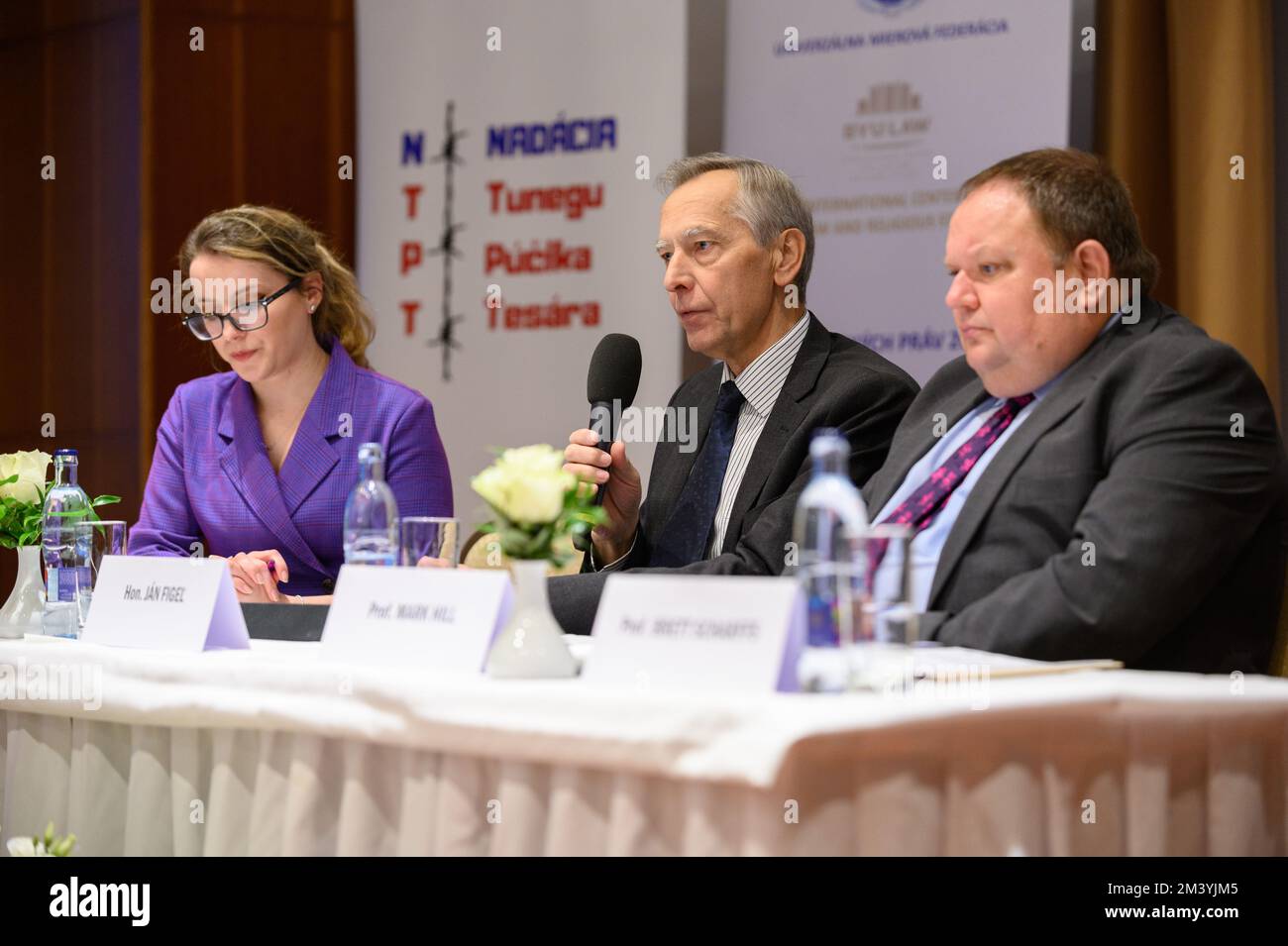 Ján Figeľ Rede auf der Konferenz "Religionsfreiheit – das Menschenrecht unter Angriffen" in Bratislava, Slowakei. 2022/12/09. Stockfoto
