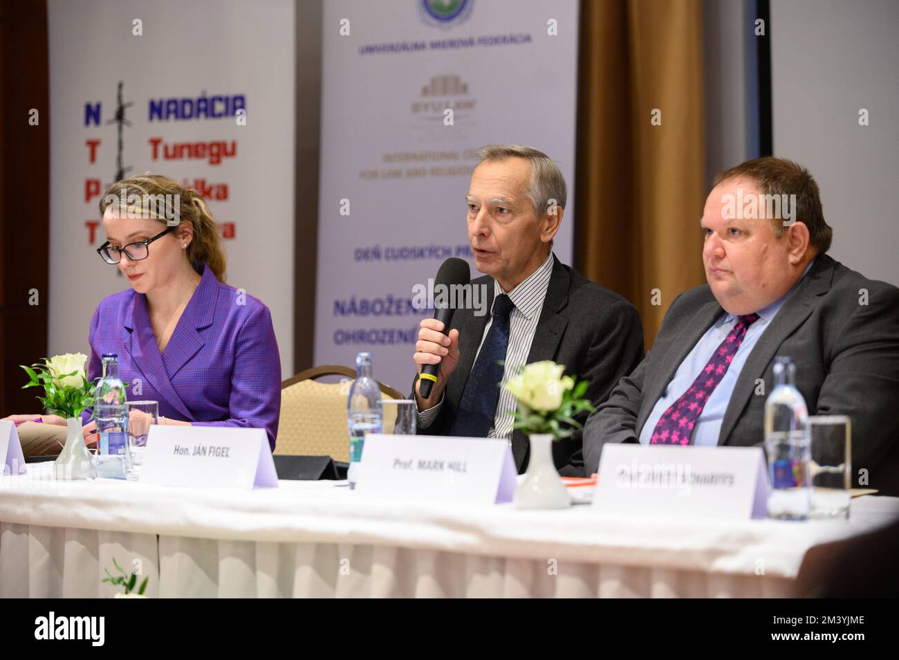 Ján Figeľ Rede auf der Konferenz "Religionsfreiheit – das Menschenrecht unter Angriffen" in Bratislava, Slowakei. 2022/12/09. Stockfoto